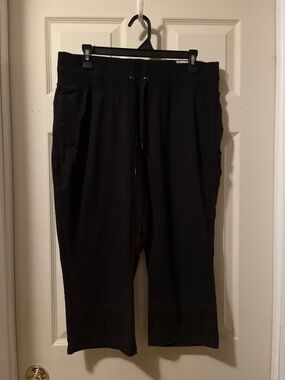 Sweat pants.  Tell Gear black.